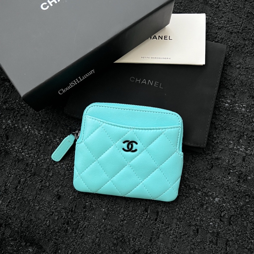 Auth Chanel Turquoise Blue Classic CC Logo Zip Card Holder w/ Black Hdw